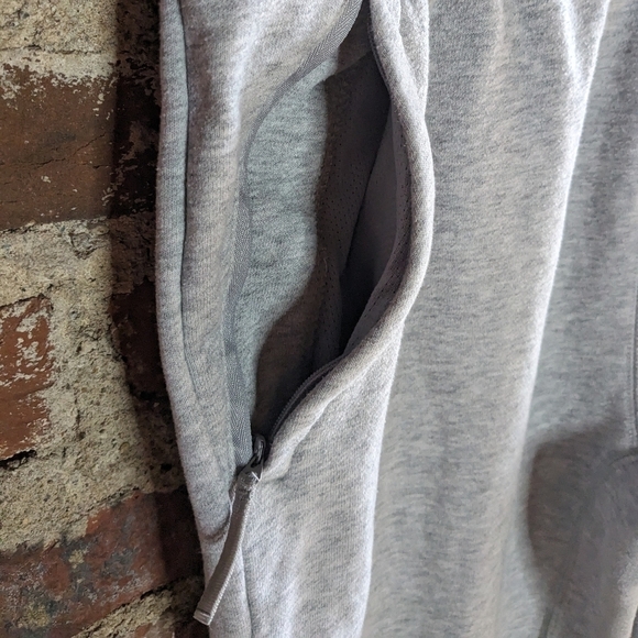 All in Motion Medium Gray Tapered Sweatpants w/ Drawstring & Zippered‎ Pockets - Picture 3 of 9